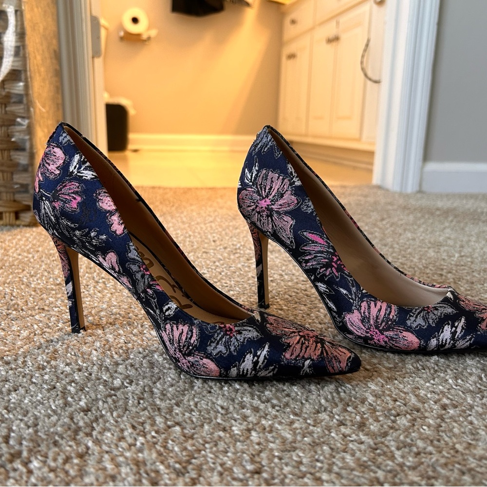 Sam Edelman size 6 floral heels
